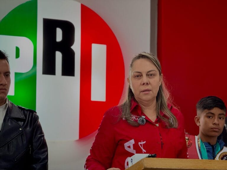 PRI propone eliminar cobro de casetas en vacaciones.