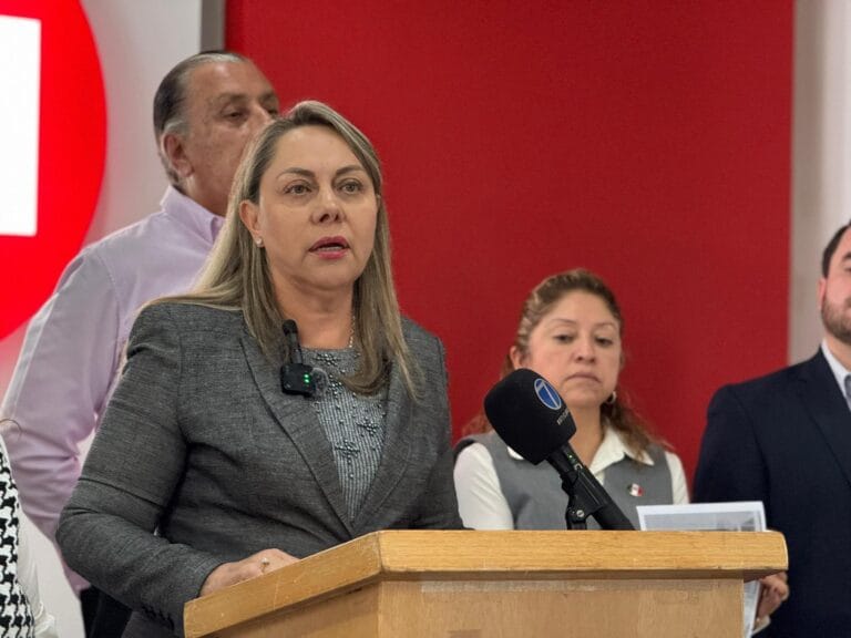 México merece claridad, no partidos que juegan a dos bandos.