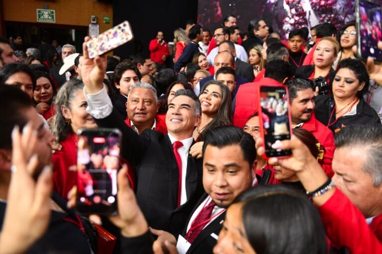 Hoy y siempre, los priistas elegimos estar al lado de México: Alejandro Moreno.