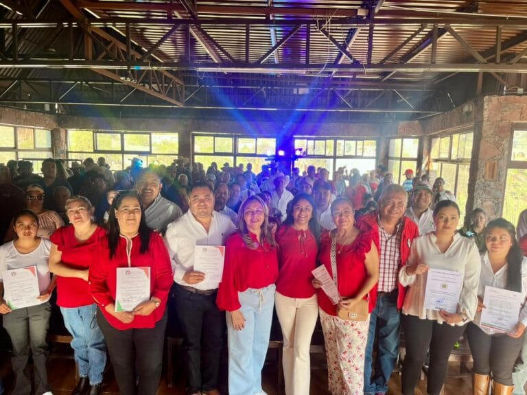 PRI refrenda apoyo a Cerro de San Pedro durante toma de protesta de su nuevo comité.