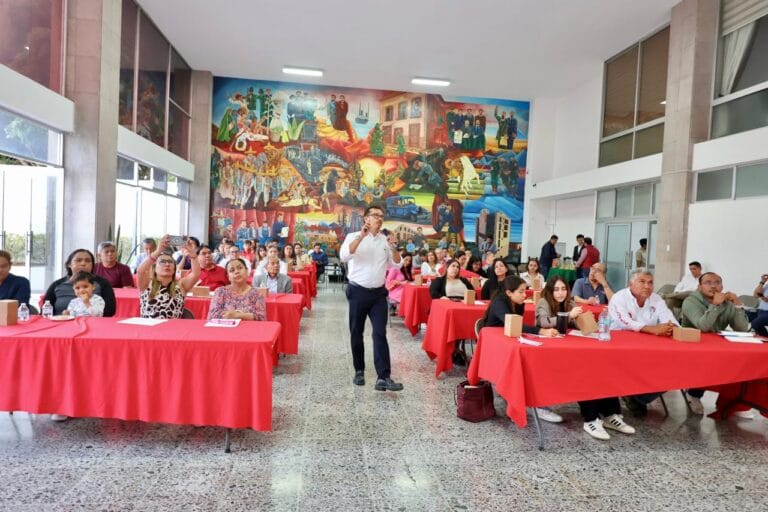 “Sin narrativa no existimos”: Manuel Monge capacita a priistas en SLP.